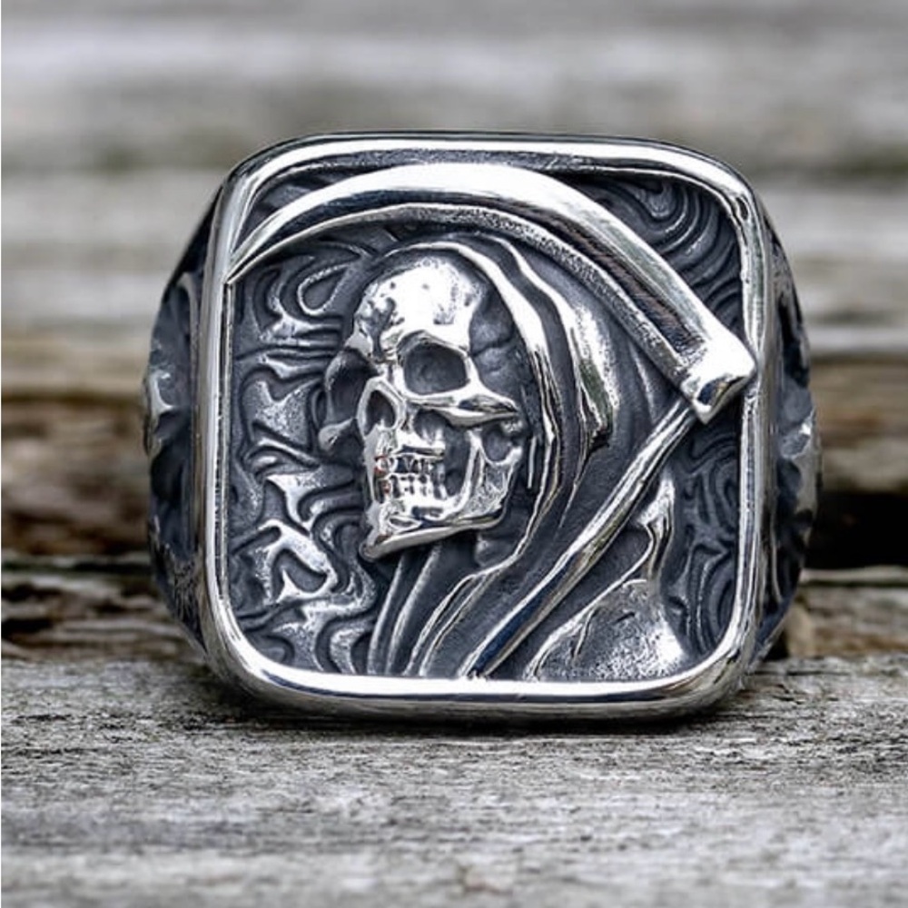 (SOLD) GOTHIC Silver Skull Ring